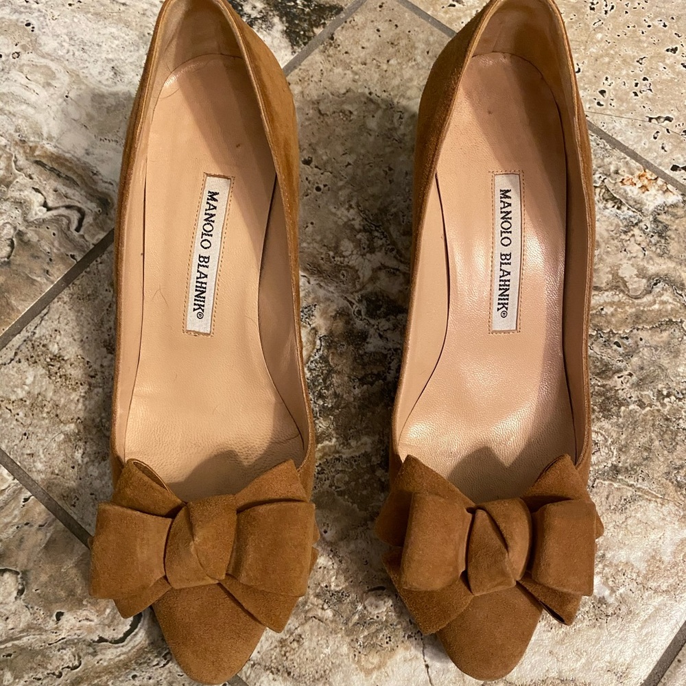 🌟💥HOST PICK💥🌟 Manolo Blahnik kitten heel